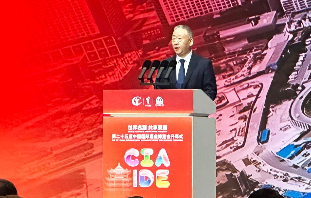 中国酒业协会理事长宋书玉发表主旨致辞