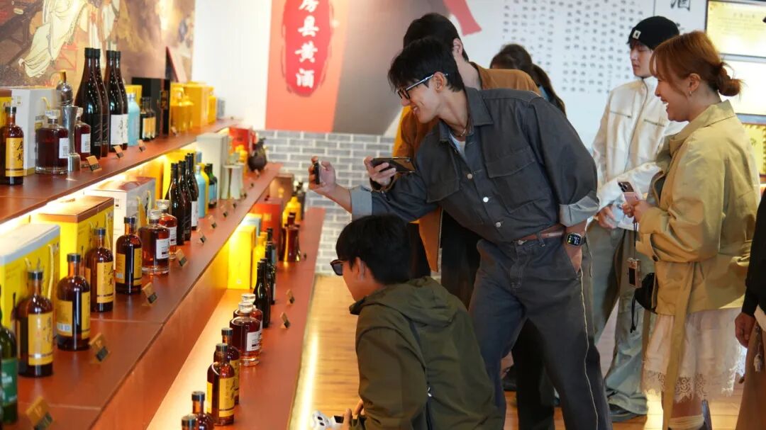 韩国旅游团走进房县忠和，品鉴非遗技艺黄酒，感受荆楚酒文化-第19张图