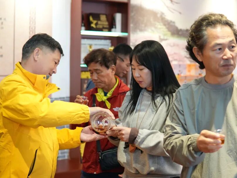 韩国旅游团走进房县忠和，品鉴非遗技艺黄酒，感受荆楚酒文化-第23张图