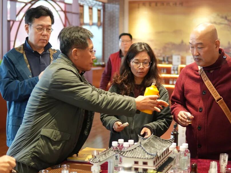 韩国旅游团走进房县忠和，品鉴非遗技艺黄酒，感受荆楚酒文化-第7张图